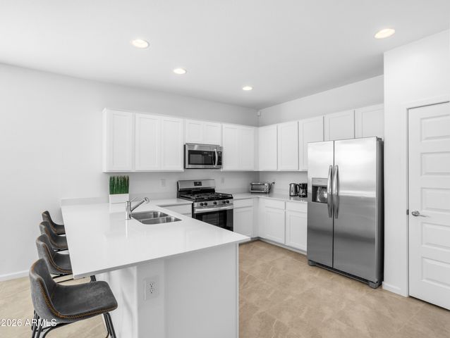 15557 W KENDALL Street, Goodyear, AZ 85338