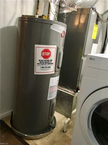 525 Chanticlar CT, Newport News, VA 23608