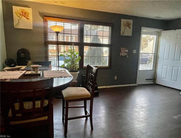 525 Chanticlar CT, Newport News, VA 23608