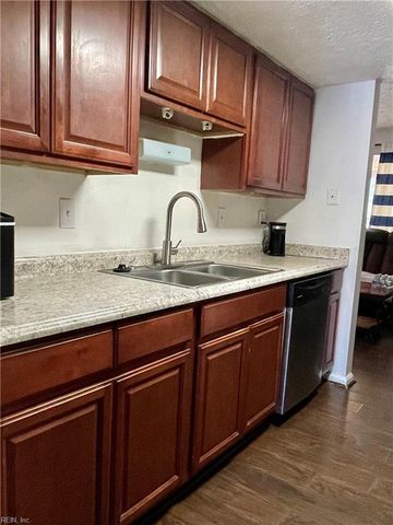 525 Chanticlar CT, Newport News, VA 23608