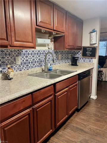 525 Chanticlar CT, Newport News, VA 23608