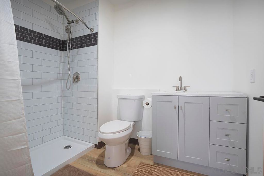 Image 11 of property listing at 5065 Waterview Way 101, Oceanside, CA 92057