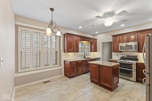 1638 Foxmere Way, Greenwood, IN 46142