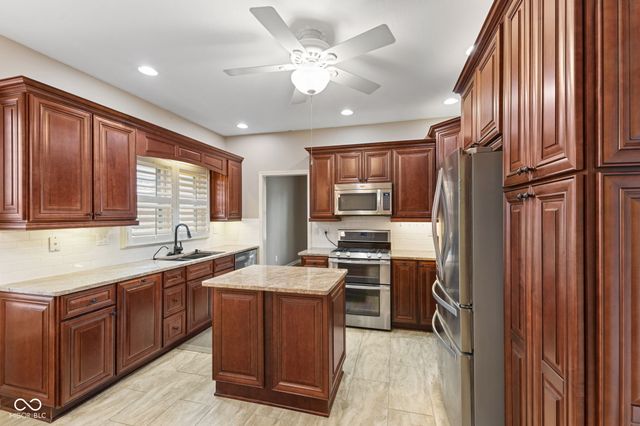 1638 Foxmere Way, Greenwood, IN 46142