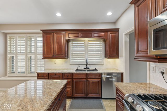 1638 Foxmere Way, Greenwood, IN 46142