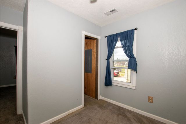 816 E 7th Street S, Newton, IA 50208