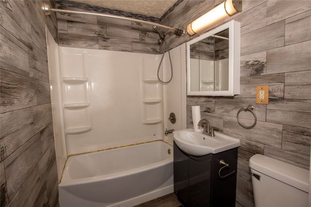 816 E 7th Street S, Newton, IA 50208