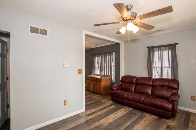 816 E 7th Street S, Newton, IA 50208