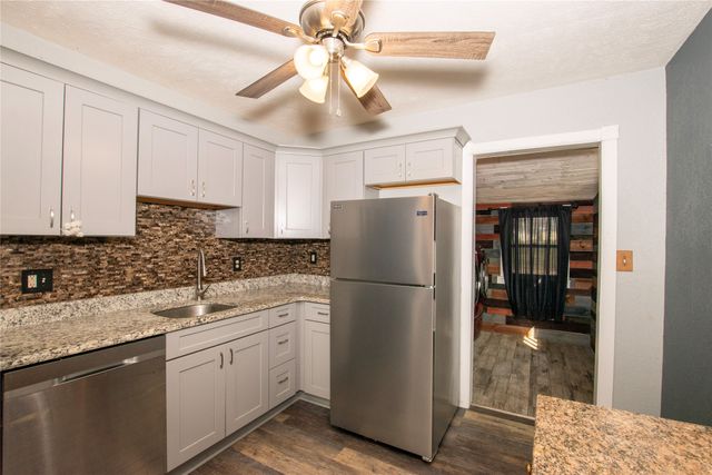 816 E 7th Street S, Newton, IA 50208