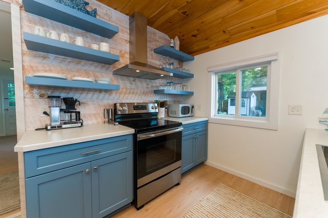 10921 N Shore Drive, Lake, MI 48632
