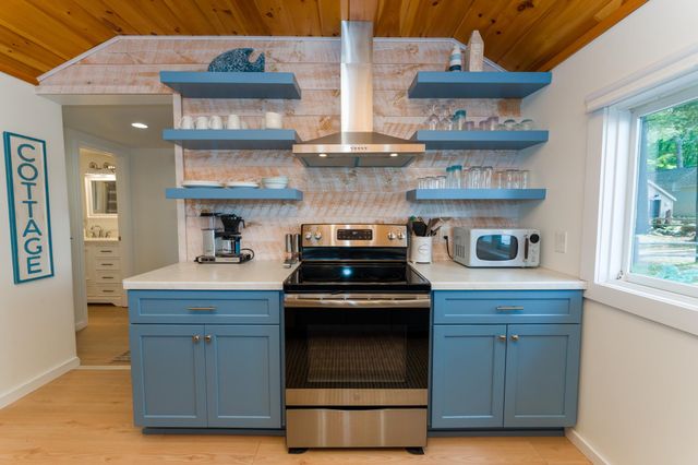 10921 N Shore Drive, Lake, MI 48632