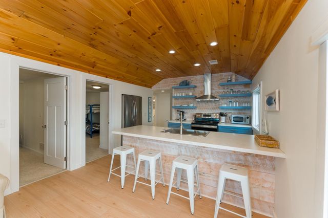 10921 N Shore Drive, Lake, MI 48632