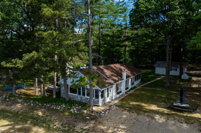 10921 N Shore Drive, Lake, MI 48632