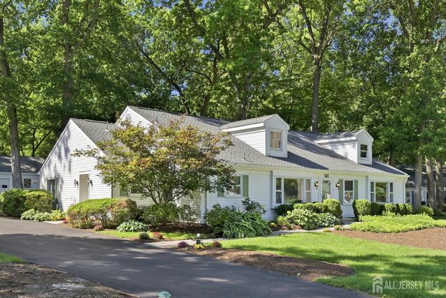 321-A SE Sharon Way SE, Monroe, NJ 08831