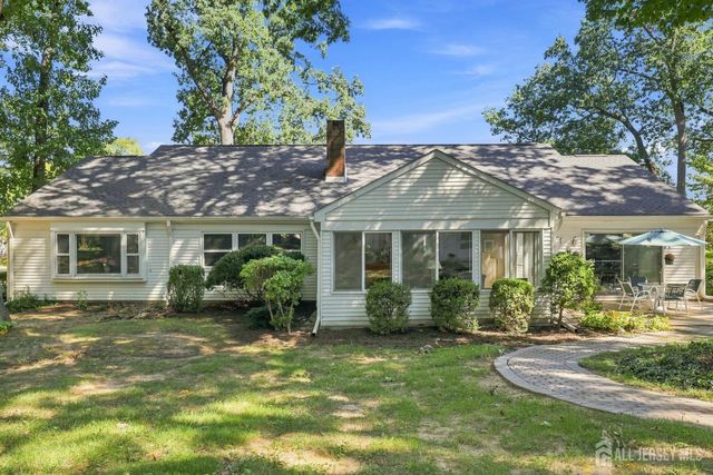 321-A SE Sharon Way SE, Monroe, NJ 08831