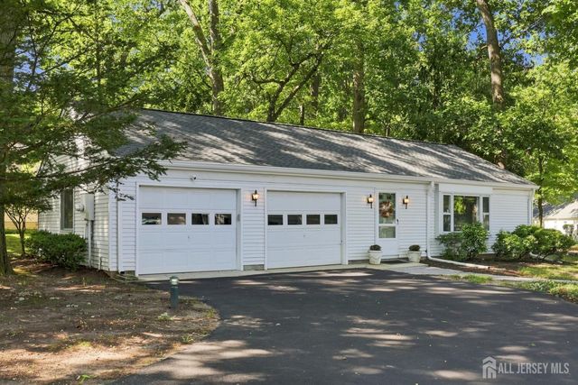 321-A SE Sharon Way SE, Monroe, NJ 08831