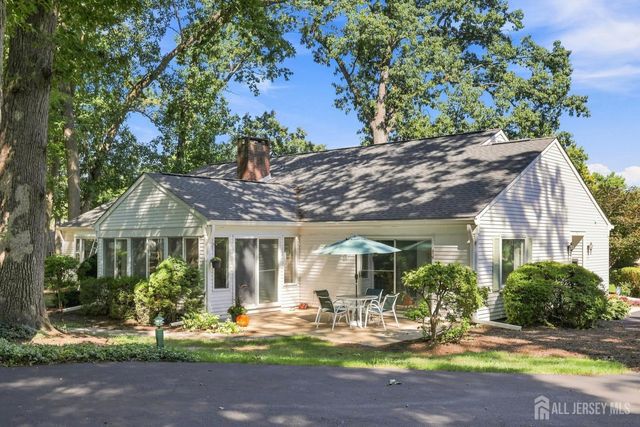 321-A SE Sharon Way SE, Monroe, NJ 08831