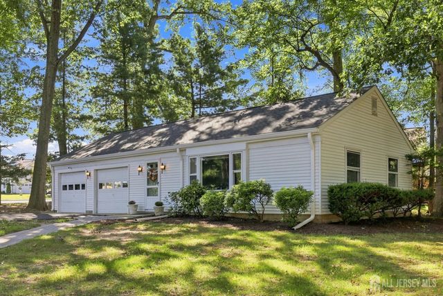 321-A SE Sharon Way SE, Monroe, NJ 08831