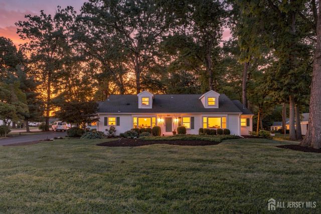 321-A SE Sharon Way SE, Monroe, NJ 08831