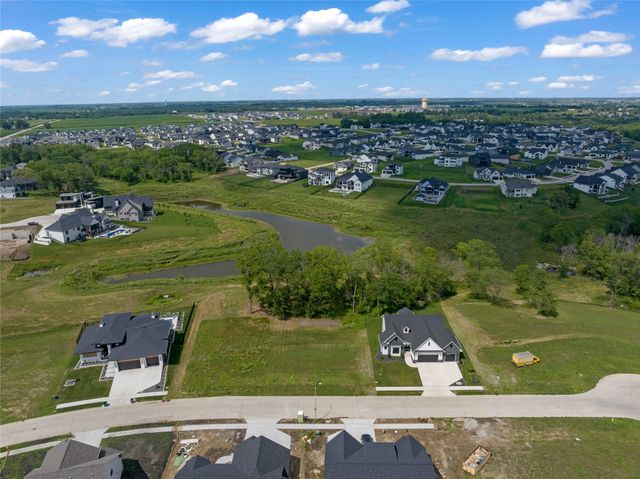 18193 Hidden Knoll, Clive, IA 50325