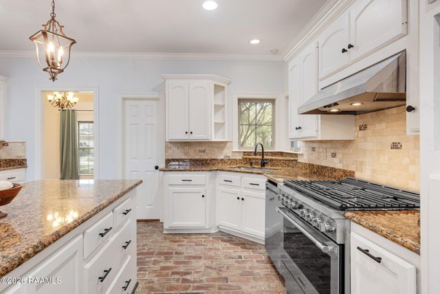 301 Timberwood Circle, Lafayette, LA 70508