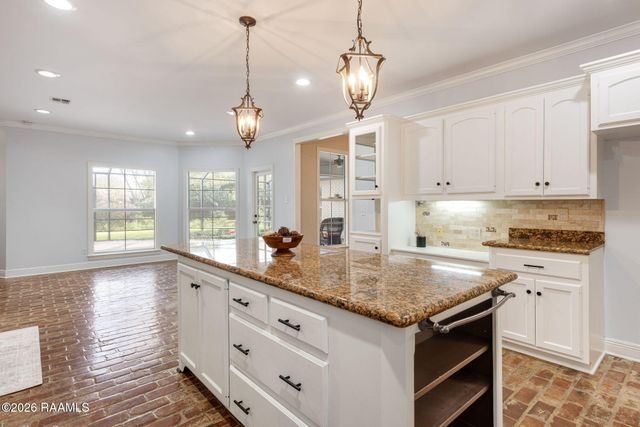 301 Timberwood Circle, Lafayette, LA 70508