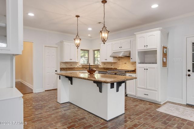 301 Timberwood Circle, Lafayette, LA 70508