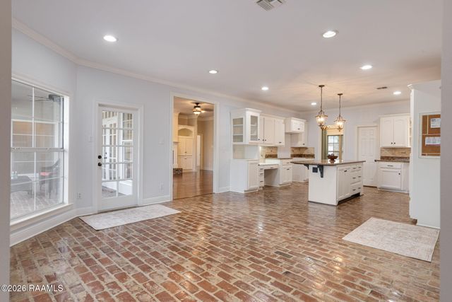 301 Timberwood Circle, Lafayette, LA 70508