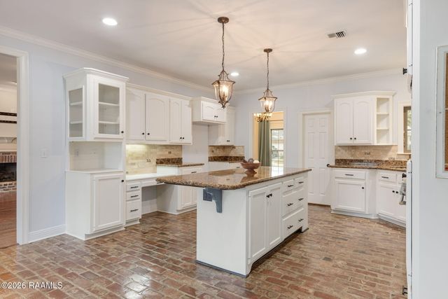 301 Timberwood Circle, Lafayette, LA 70508