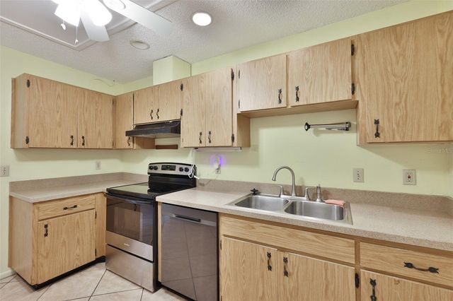 603 LA JOLLA AVENUE, Sun City Center, FL 33573
