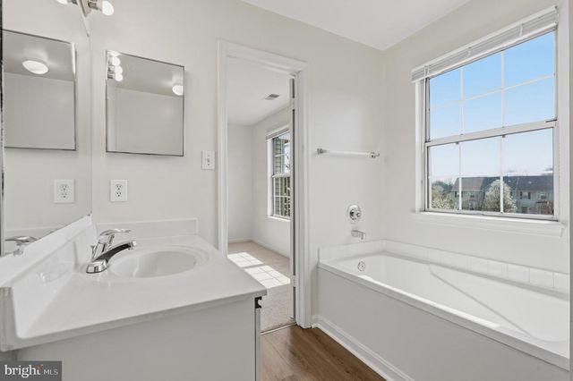 46695 SANDALWOOD SQ, Sterling, VA 20164