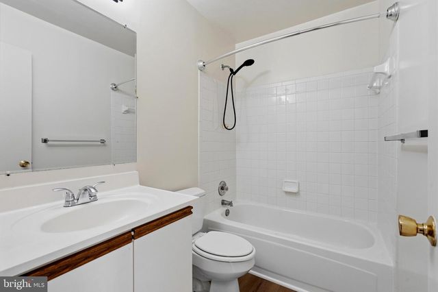 46695 SANDALWOOD SQ, Sterling, VA 20164