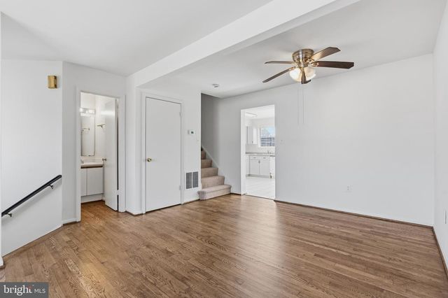 46695 SANDALWOOD SQ, Sterling, VA 20164