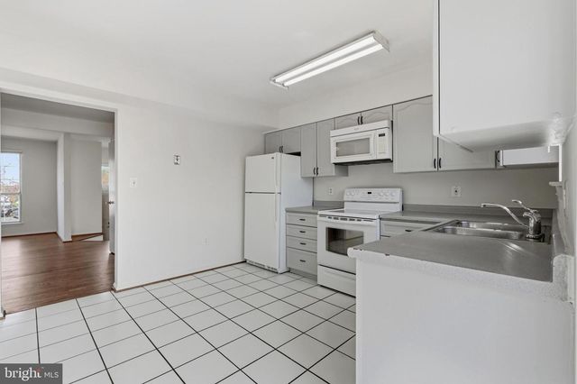 46695 SANDALWOOD SQ, Sterling, VA 20164