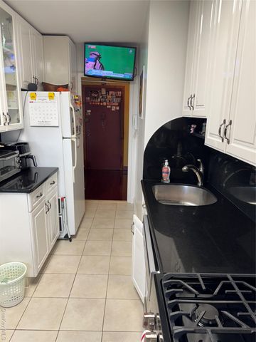 220-55 46TH Avenue 10D, Bayside, NY 11361