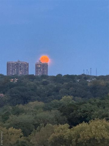 220-55 46TH Avenue 10D, Bayside, NY 11361