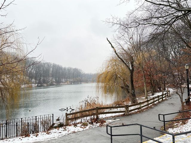 220-55 46TH Avenue 10D, Bayside, NY 11361