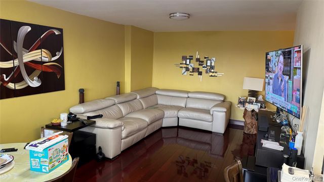 220-55 46TH Avenue 10D, Bayside, NY 11361