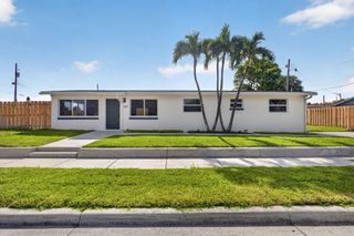 665 W 7th Street, Riviera Beach, FL 33404