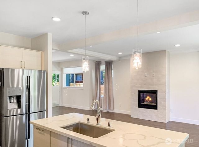 707 Newport Court NE, Renton, WA 98056