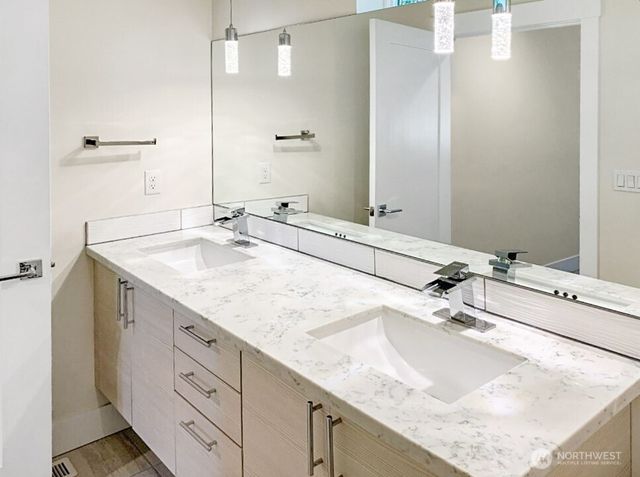 707 Newport Court NE, Renton, WA 98056