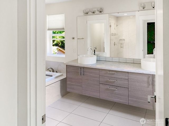 707 Newport Court NE, Renton, WA 98056