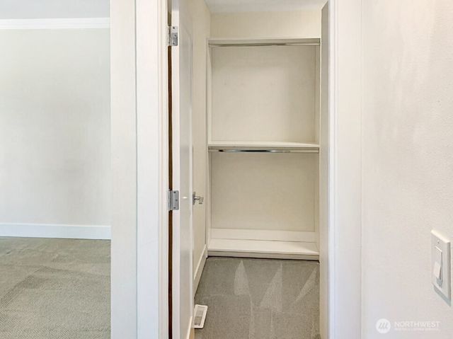 707 Newport Court NE, Renton, WA 98056
