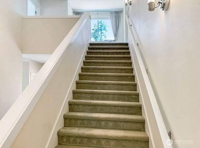 707 Newport Court NE, Renton, WA 98056