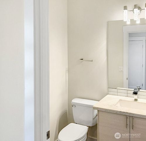 707 Newport Court NE, Renton, WA 98056