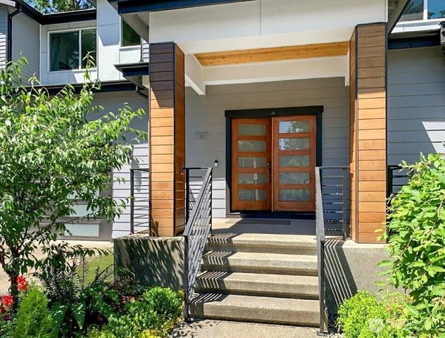 707 Newport Court NE, Renton, WA 98056