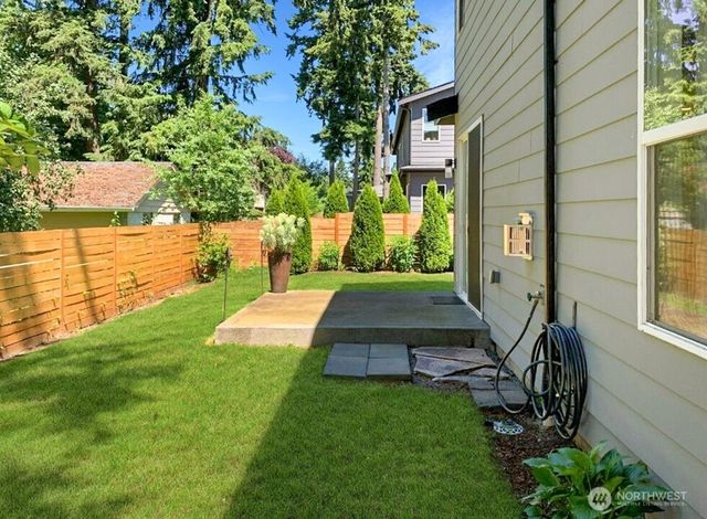 707 Newport Court NE, Renton, WA 98056