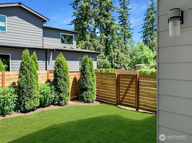 707 Newport Court NE, Renton, WA 98056