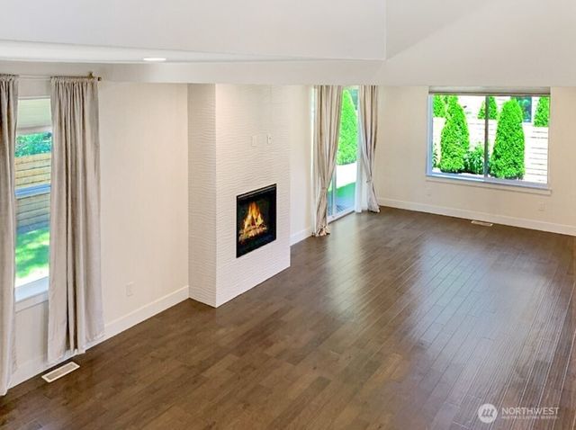 707 Newport Court NE, Renton, WA 98056