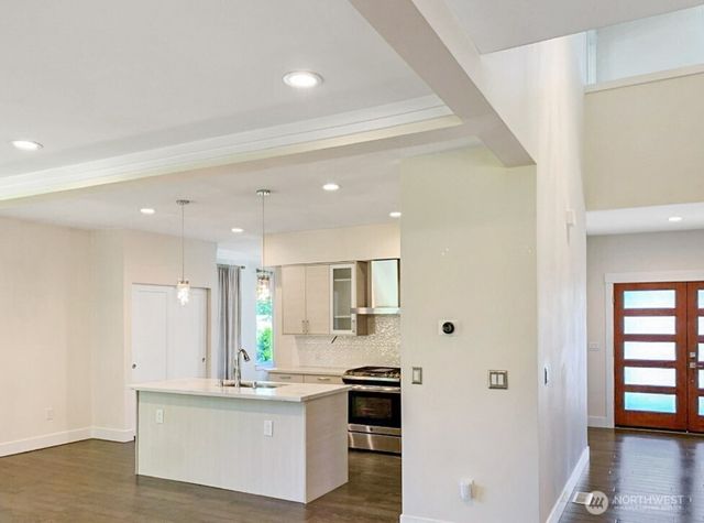707 Newport Court NE, Renton, WA 98056